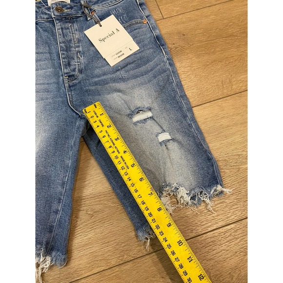 Splendid A L.A. Denim Shorts Size Large Distressed 28x9 - Picture 8 of 11